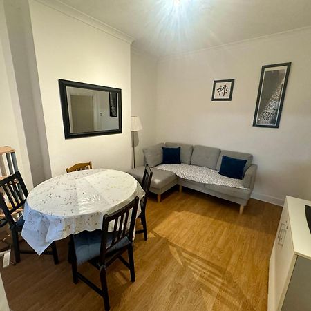4 Bedroom House In Turnpike Lane/Wood Green Лондон Екстер'єр фото