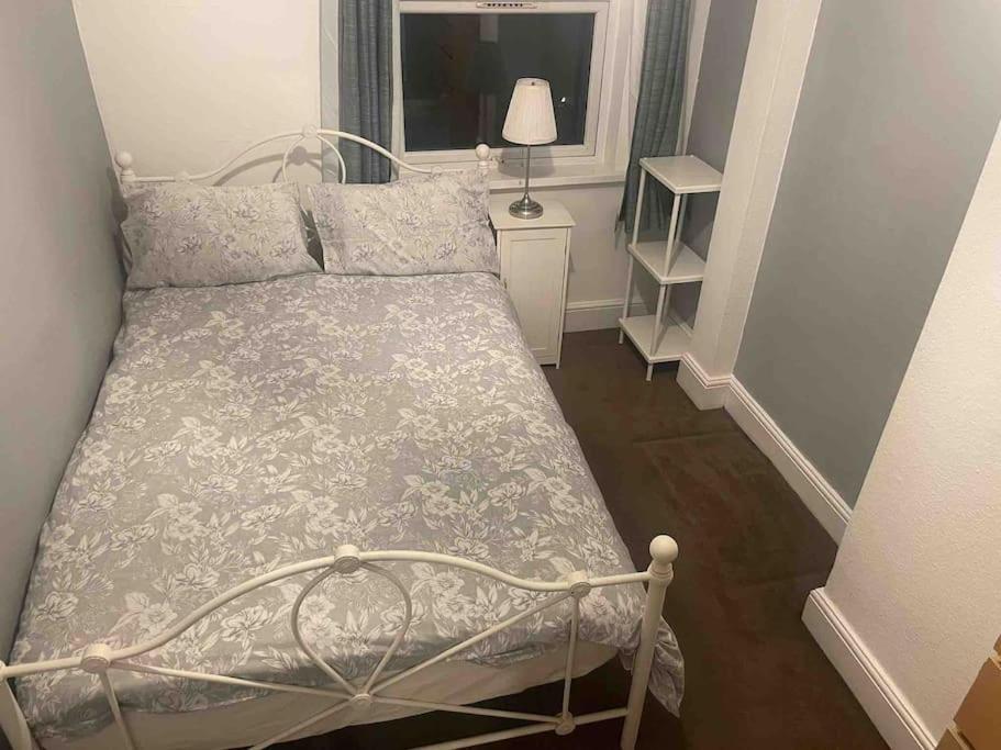 4 Bedroom House In Turnpike Lane/Wood Green Лондон Екстер'єр фото